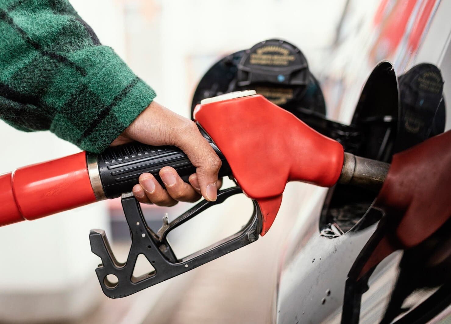 Cum sa economisesti benzina: 7 trucuri simple pe care orice sofer le poate aplica