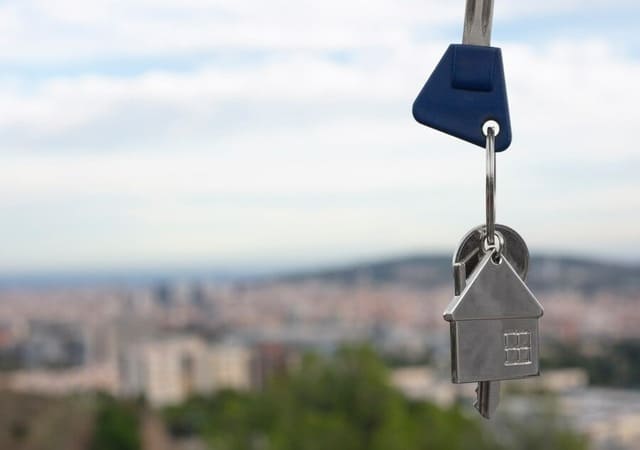 Inca astepti sa se prabuseasca piata imobiliara sa-ti cumperi un apartament? Gresit!