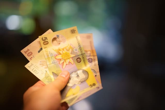 Salariul mediu a sarit de 5.000 de lei, adica 1.000 de euro in Romania, NET