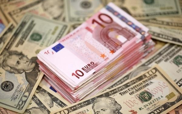 Euro Va Ajunge La Paritate Cu Dolarul American Nu S a Mai Intamplat De 