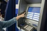 Cum ti se pot fura bani de pe card, cand scoti cash de la ATM