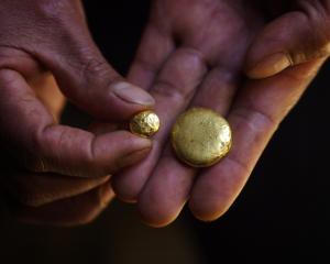 Romania face parte din clubul celor 35 de tari care au rezerve de aur de peste 100 de tone