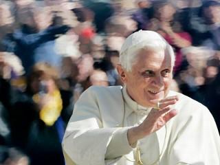 Papa Benedict: Casatoria nu e un drept absolut