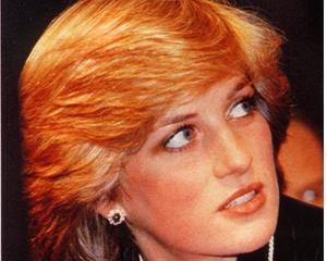 Doua rochii ale printesei Diana s-au vandut cu 276.000 de dolari