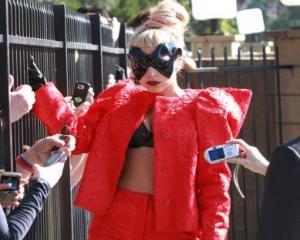 Lady Gaga se imbraca de la... Dinu Bodiciu