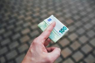 Afacerile bancilor nici macar nu se clatina: bancherii din Romania continua sa faca bani
