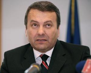 Ialomitianu: Bugetul pe 2012 trebuie sa treaca de Parlament in forma aprobata de Guverm
