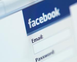 OnePoll: Jumatate dintre adultii cu varsta peste 45 de ani vor sa renunte la Facebook