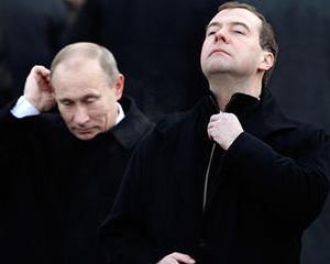Medvedev e maniat pe Putin: Comentariile premierului legate de interventia coalitiei in Libia sunt 