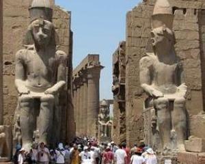Presedintele ANAT: Peste 10.000 de turisti romani care au contractat vacante in Egipt le-au anulat