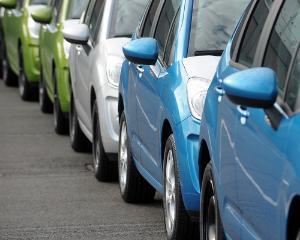 Cerere slaba in sectorul auto pentru 2013