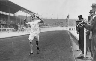 Momente controversate in istoria Jocurilor Olimpice. Londra 1908: cursa de 400 m alergare la care castigatorul s-a stiut dinainte (VI)