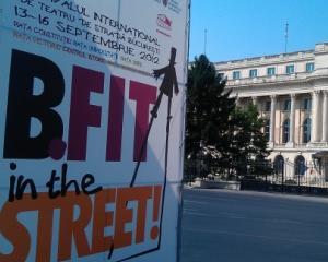 Festivalul B-FIT aduce, de maine, dinozauri, acrobati si artisti, in centrul Bucurestiului