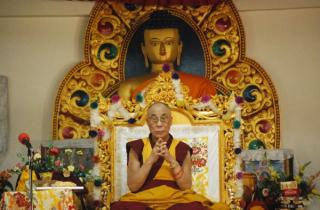 Dalai Lama s-a vaccinat impotriva Covid-19: Mai multi oameni ar trebui sa aiba curaj sa faca aceasta injectie