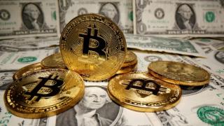 Investitii in Bitcoin sau la bursa? Unde ai sanse mai mari de castig