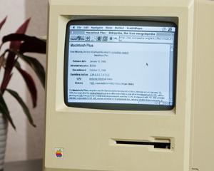 Un calculator vechi de 27 de ani a reusit sa navigheze pe internet si sa afle 