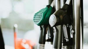 Consiliului Concurentei a constatat ca reducerea accizelor carburantilor a fost transmisa integral in preturi