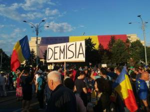 LIVE TEXT: Proteste in fata Palatului Parlamentului, unde se dezbate motiunea de cenzura