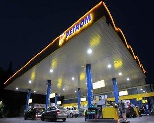 Parteneriat Auchan-Petrom: Benzinariile vor gazdui magazinele retailerului
