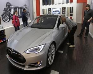 Unde va investi in Europa compania auto americana Tesla